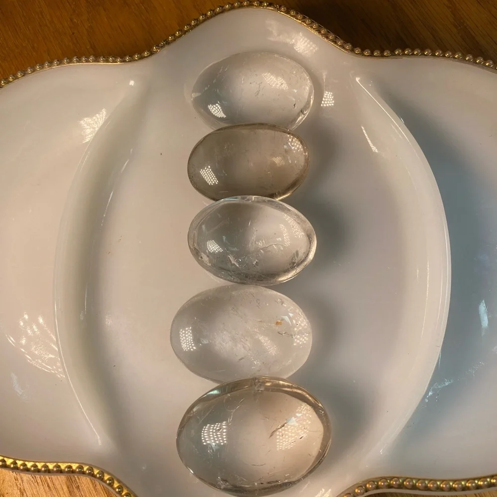 Clear quartz crystal palm stone - Picture 3 of 3